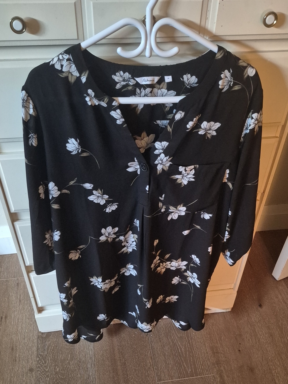 Reitmans Black Floral V-Neck Tunic Blouse